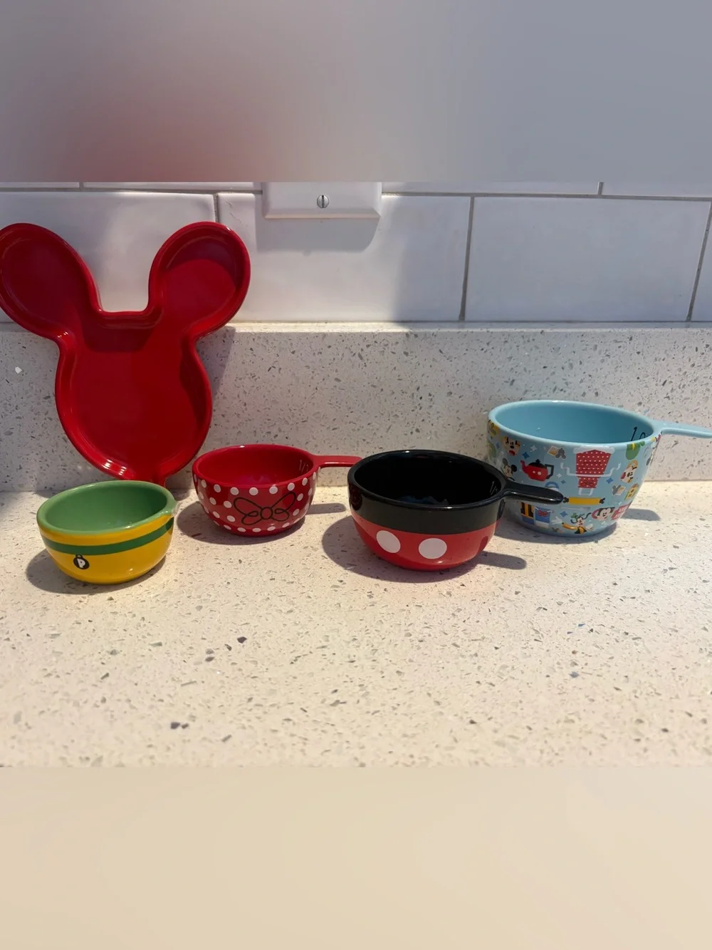 Disney Red Mickey Mouse Plate and Colorful Character Measuring Cups